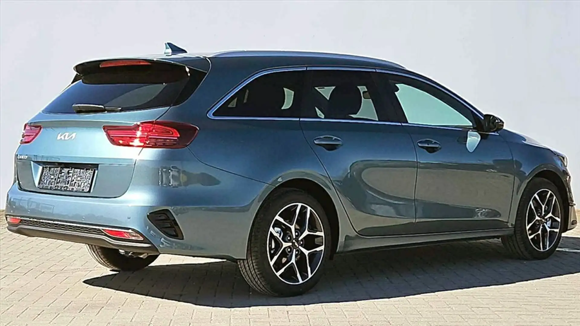 Kia Ceed III Sportswagon 1,5 T-GDi Autom Top Keyless L Grey - 2