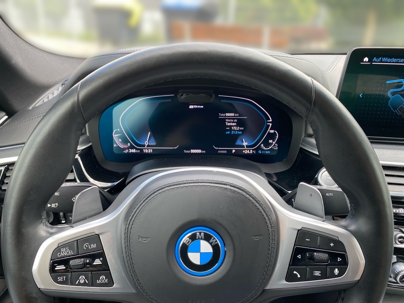 BMW 545 e xDrive Limousine — photo 8