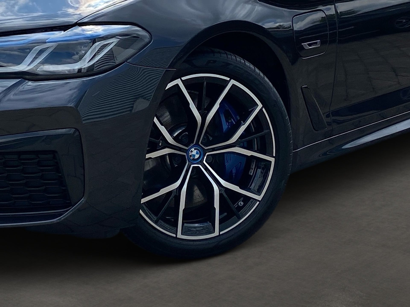 BMW 545 e xDrive Limousine — photo 6