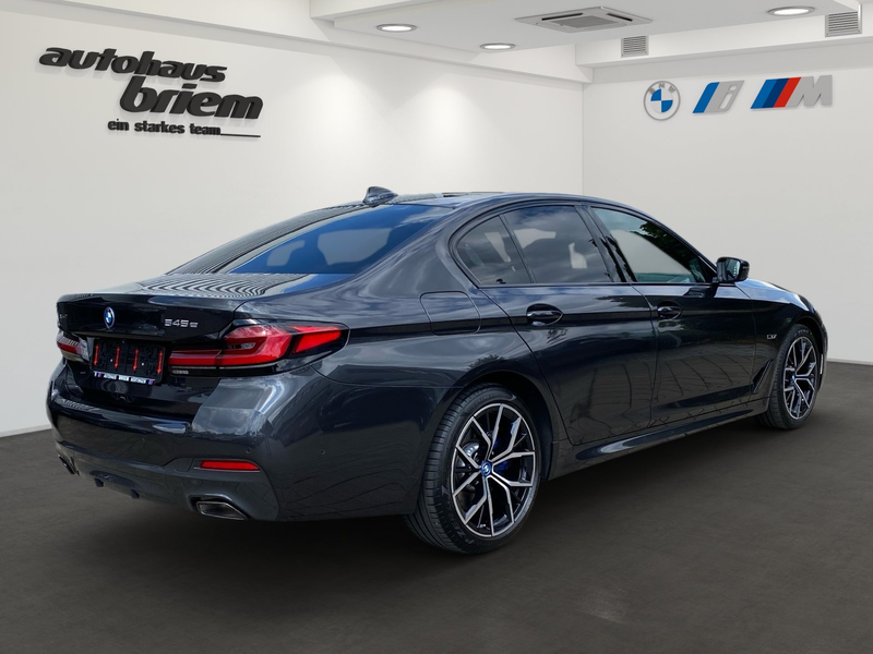 BMW 545 e xDrive Limousine — photo 3