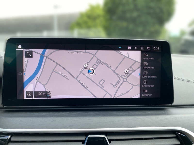 BMW 545 e xDrive Limousine — photo 9