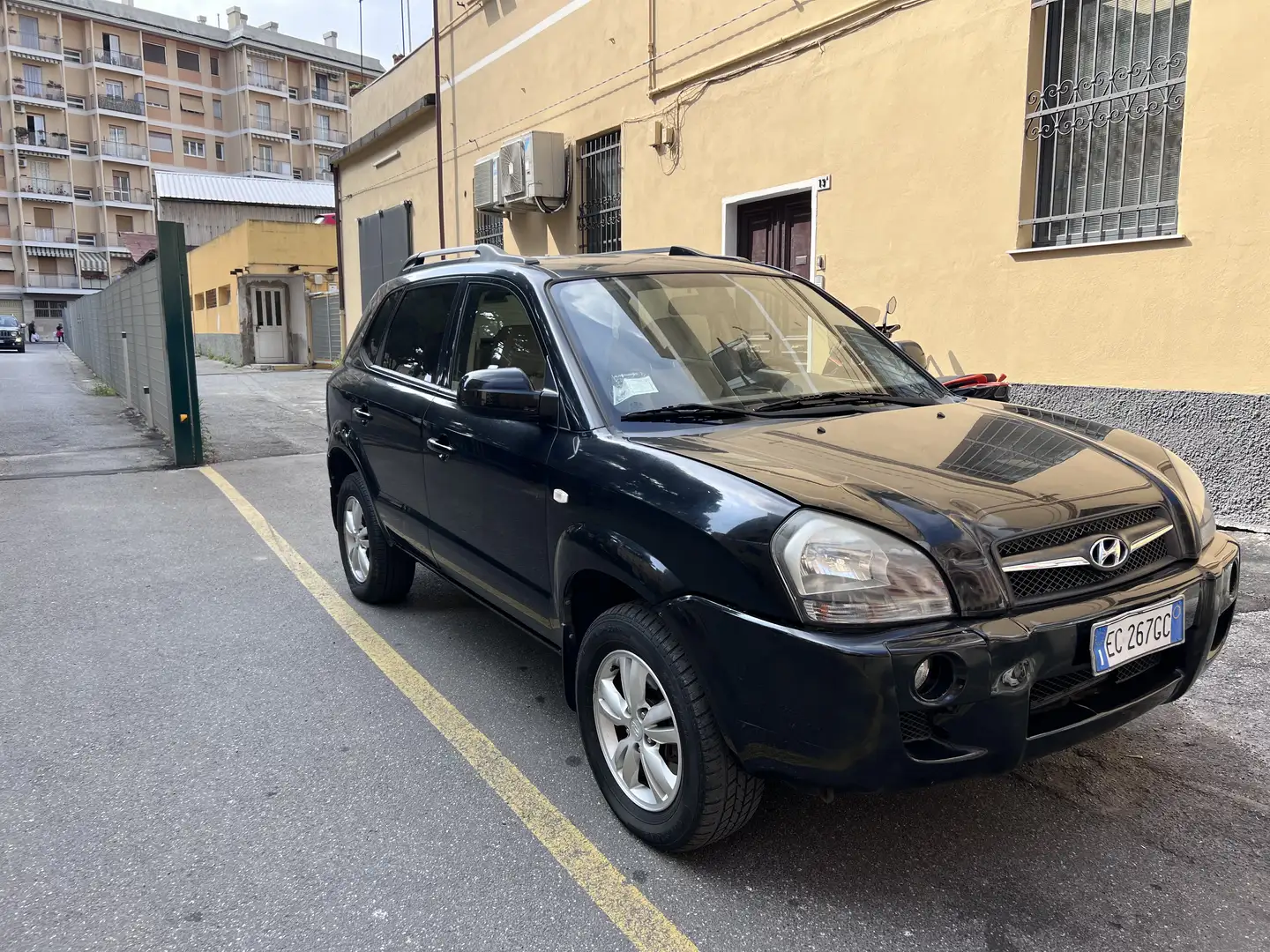 Hyundai TUCSON 2.0CRDi Comfort1 4x2 Comfort 1 - 2