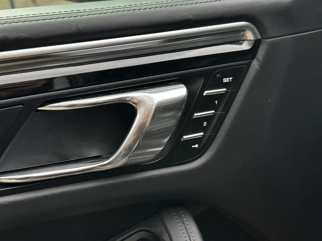 PORSCHE MACAN 3.6 TURBO 400CH 4X4 BVA - CAMÉRA D'AIDE AU STATIONNEMENT - HAYON ARRIÈRE ÉLECTRIQUE - SELLERIE CUIR - SPORTCHRONO - BOSE