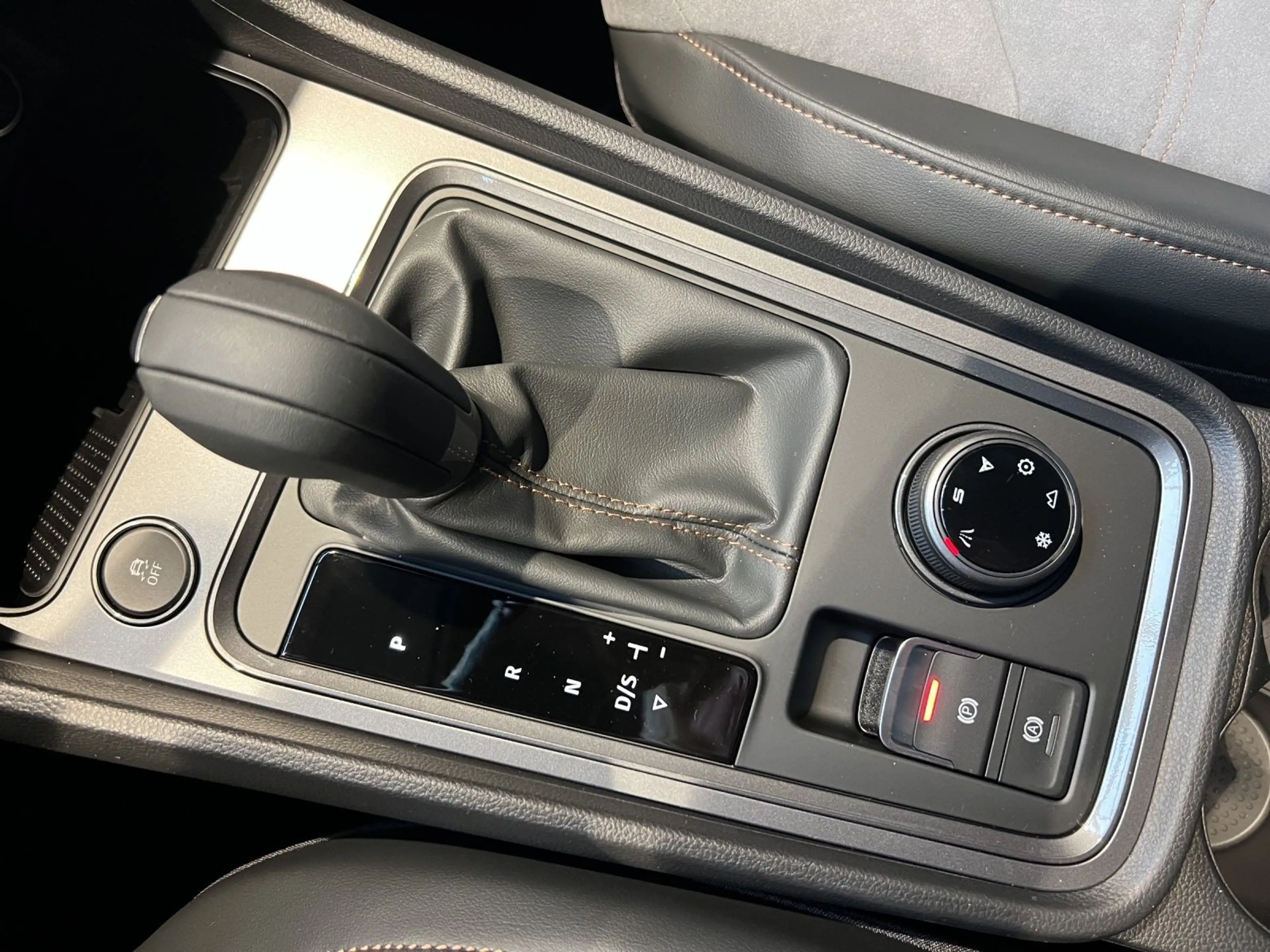 CUPRA Ateca 2.0 TSI DSG VZ 4DRIVE AREA VIEW NAVI AHK B — photo 11