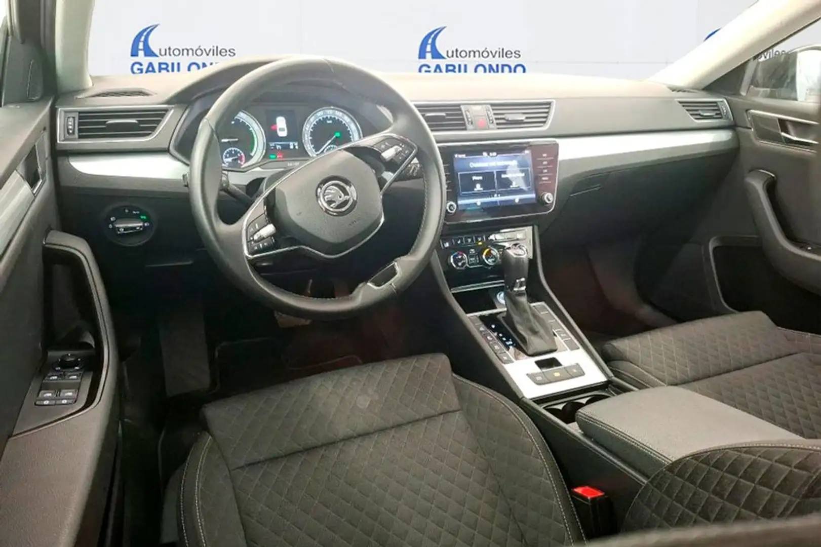 Skoda Superb L&K 1.4 TSI iV P-HEV 160kW DSG Amarillo - 2
