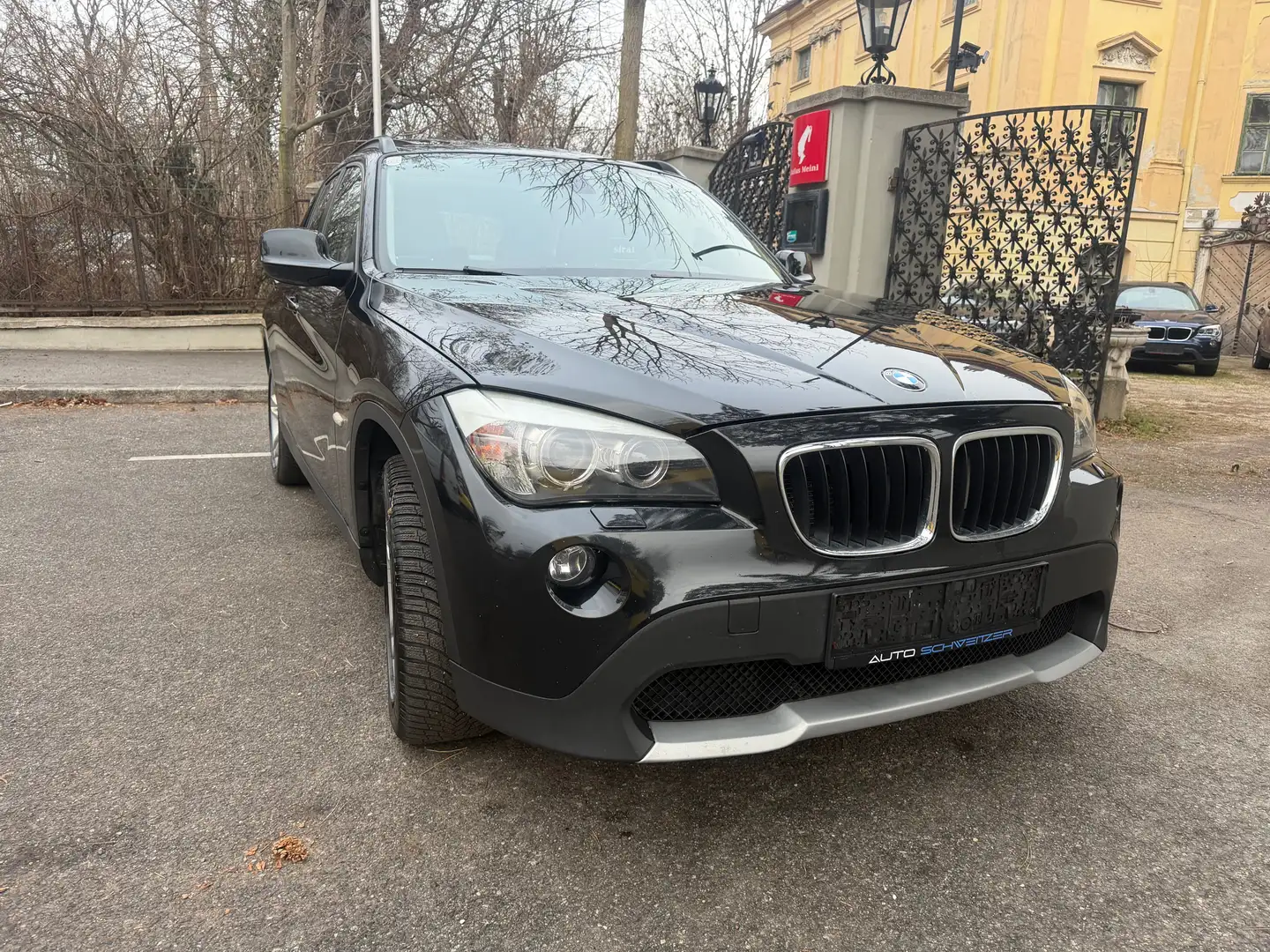 BMW X1 Schwarz - 2