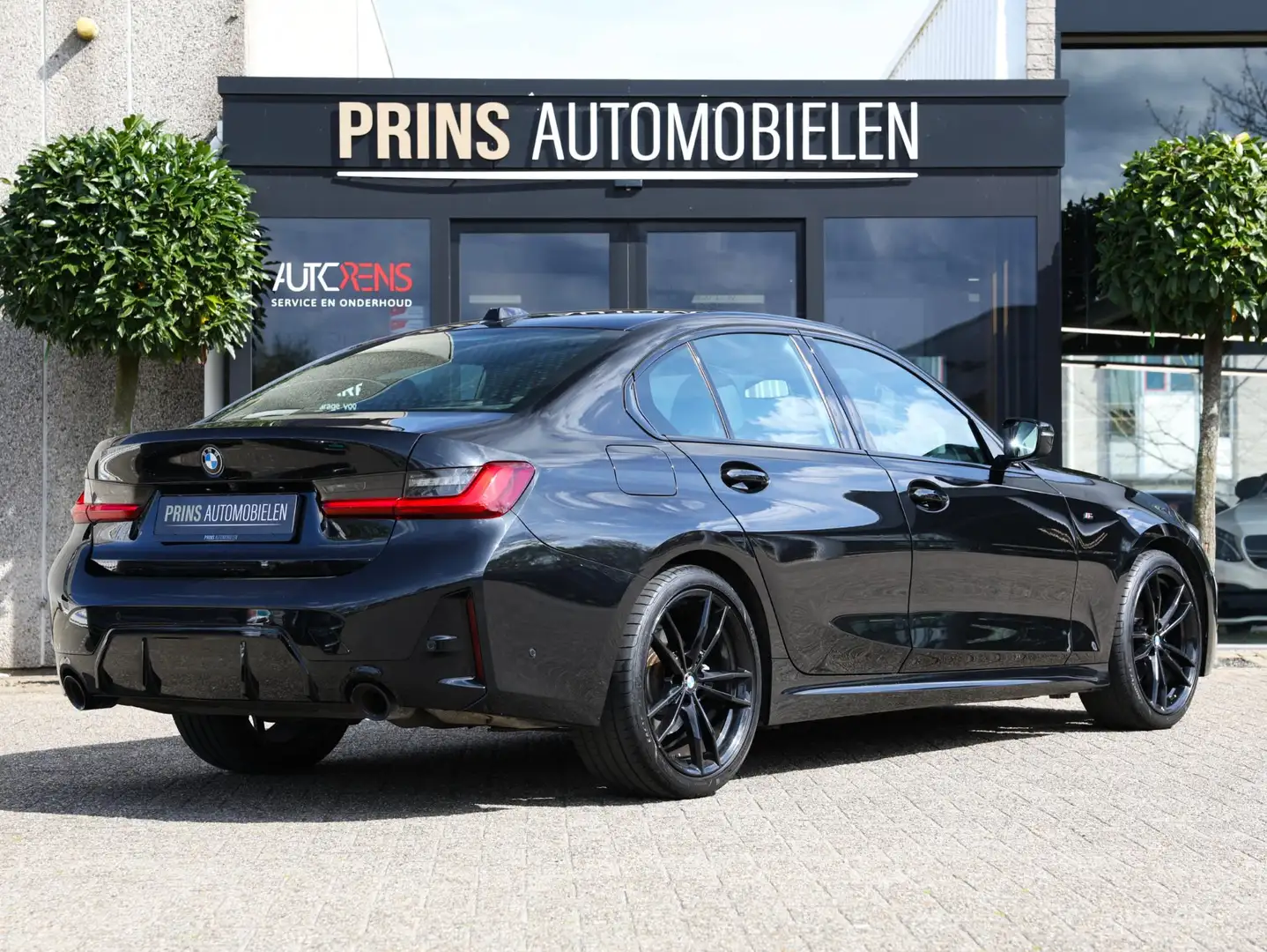 BMW 320 3-serie 320i M-Sport|Headup|Leder|Keyless|Camera Zwart - 2