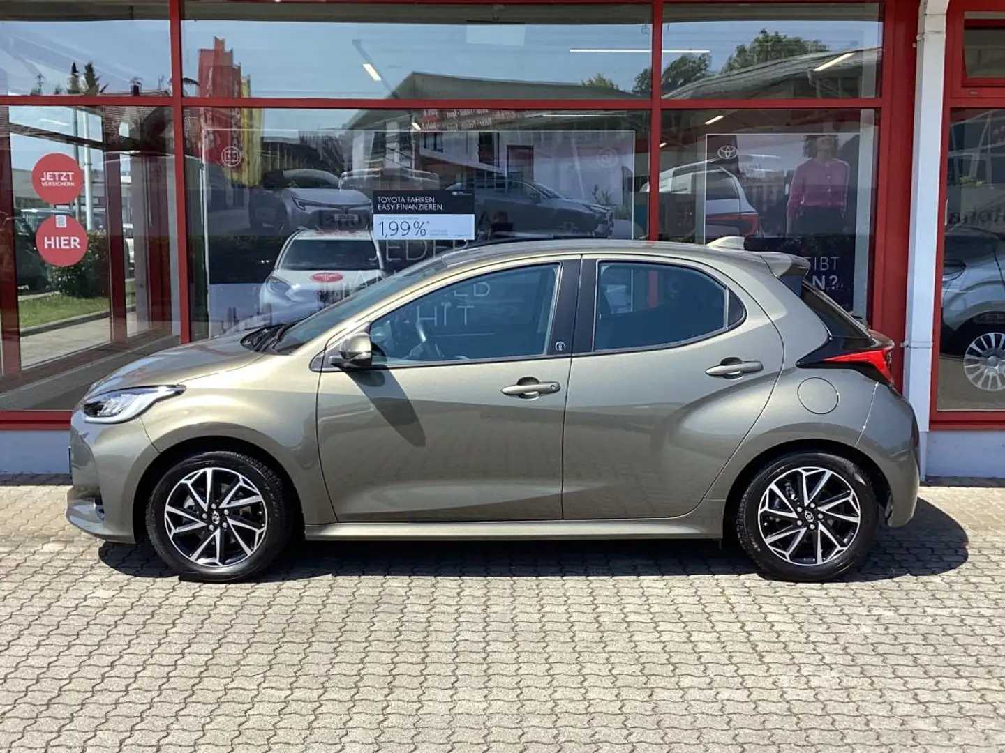 Toyota Yaris Hybrid 1.5 VVT-i Team Deutschland Bronze - 2