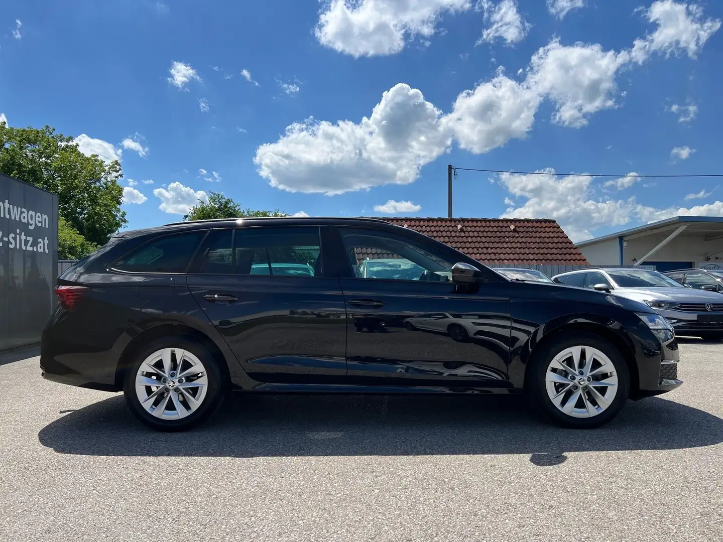Skoda Octavia Kombi 2,0 TDI Selection DSG| NP €46.900 Schwarz - 2