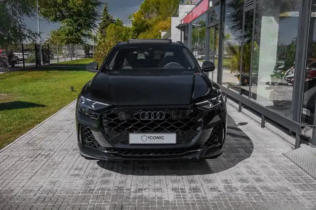Audi RS Q8 view 4