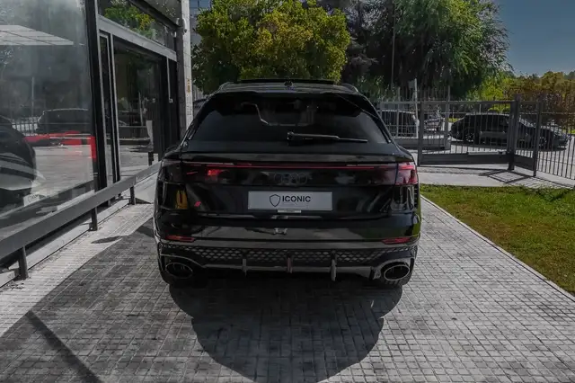Audi RS Q8 view 9