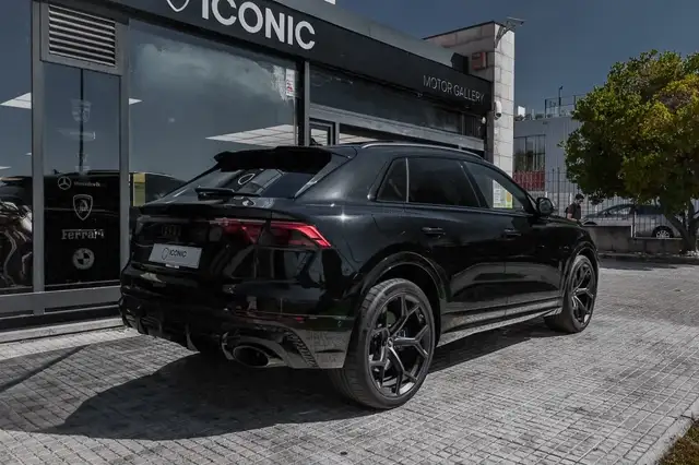 Audi RS Q8 view 8