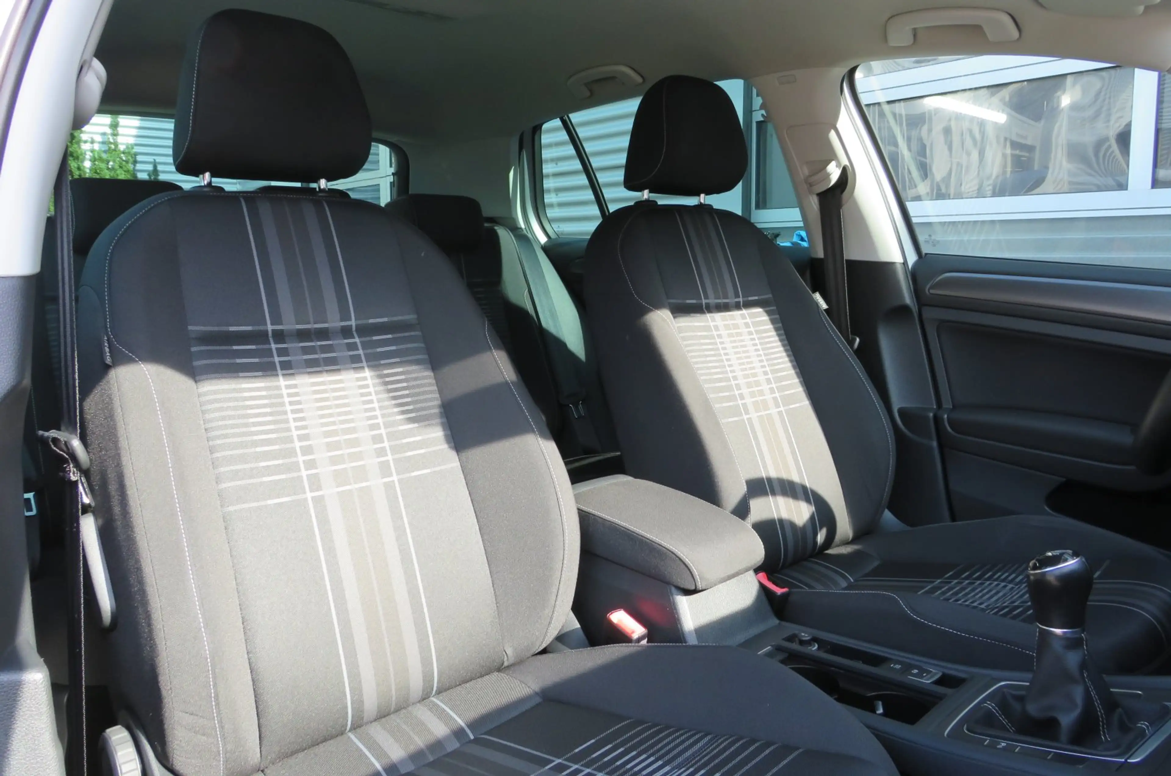 Volkswagen Golf 1.2 TSI Lounge  NAVI/pdc v&ht. — photo 3