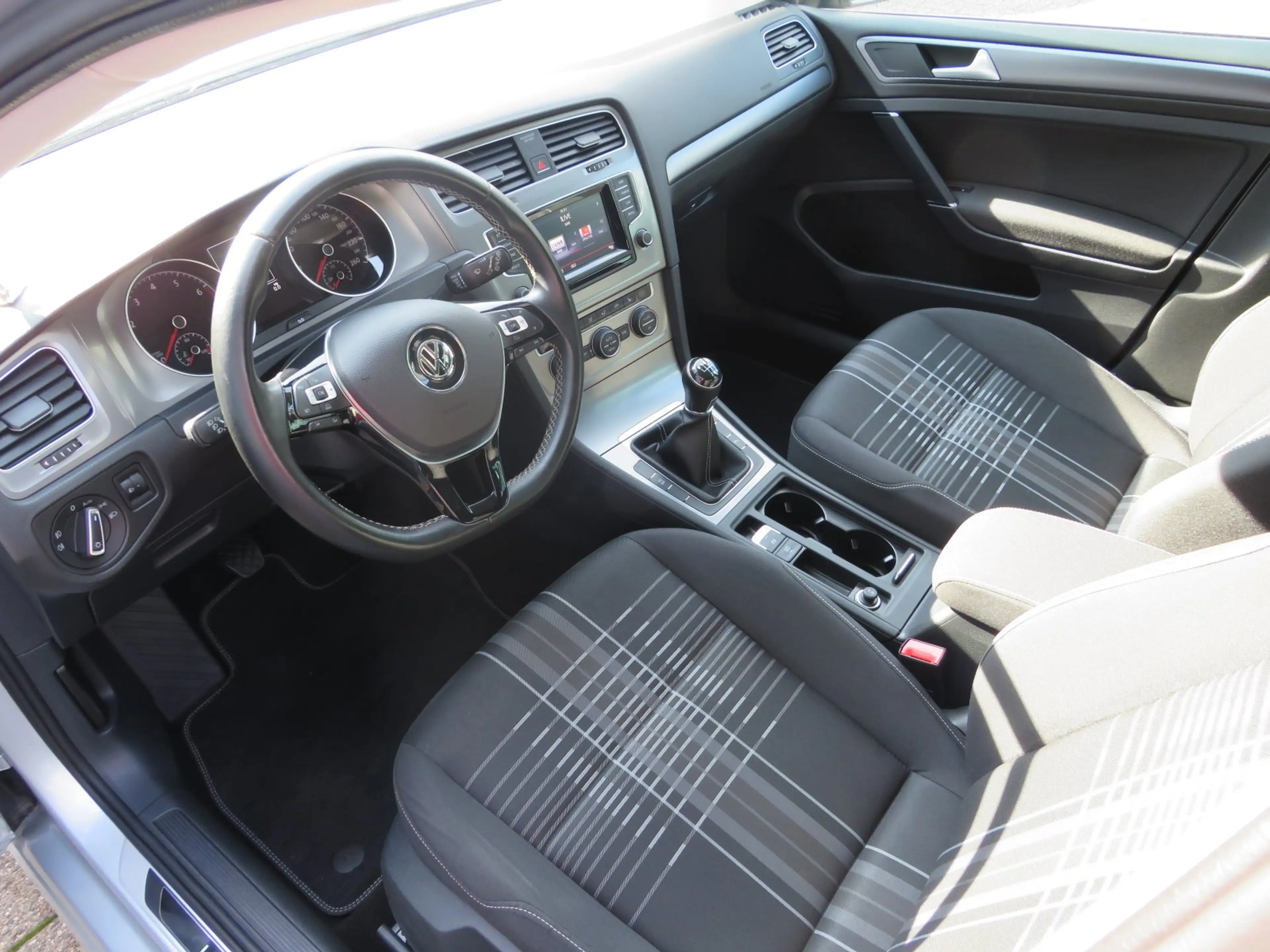 Volkswagen Golf 1.2 TSI Lounge  NAVI/pdc v&ht. — photo 4