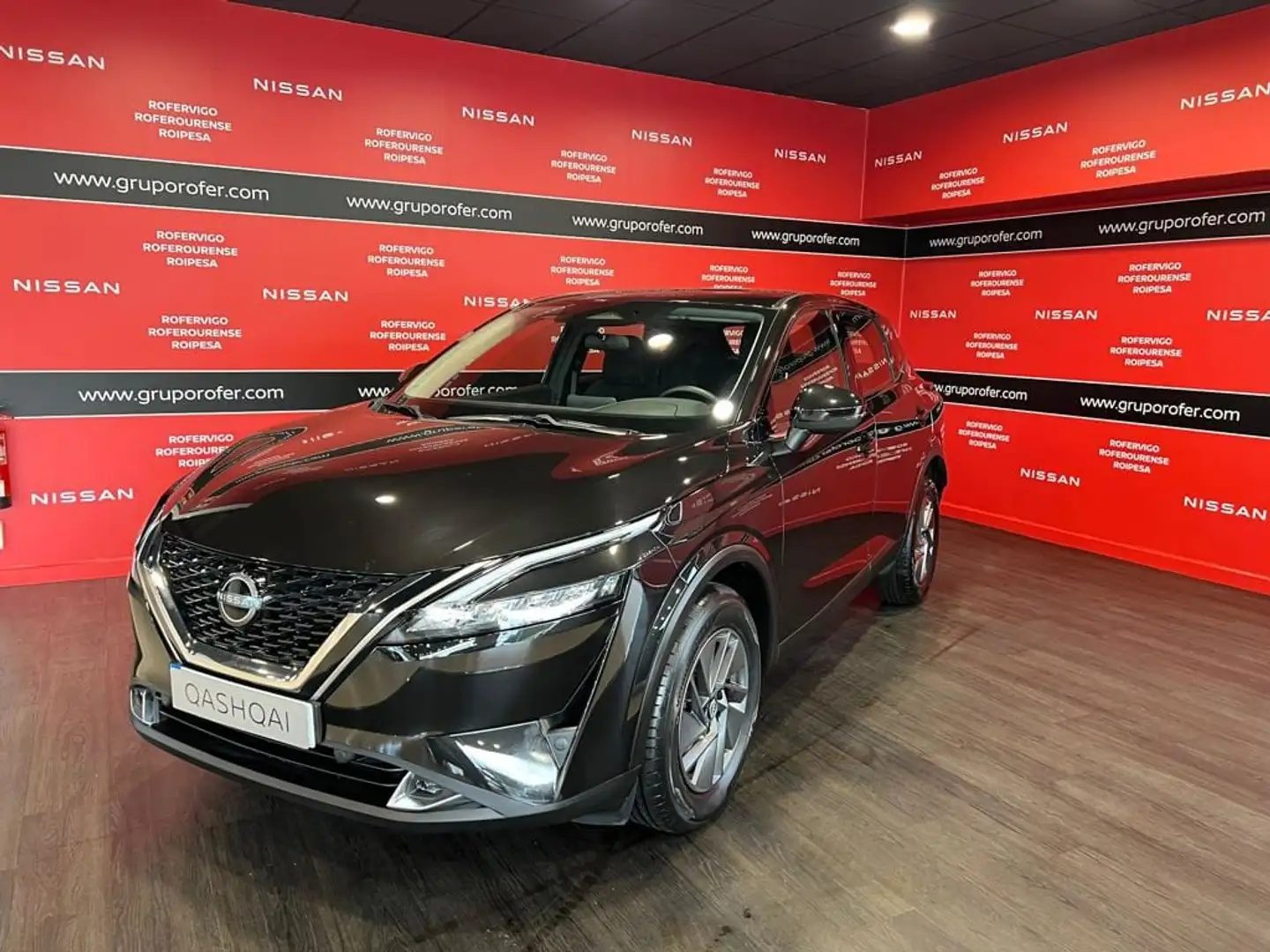 Nissan Qashqai 1.3 DIG-T mHEV 12V Acenta 4x2 103kW Zwart - 1