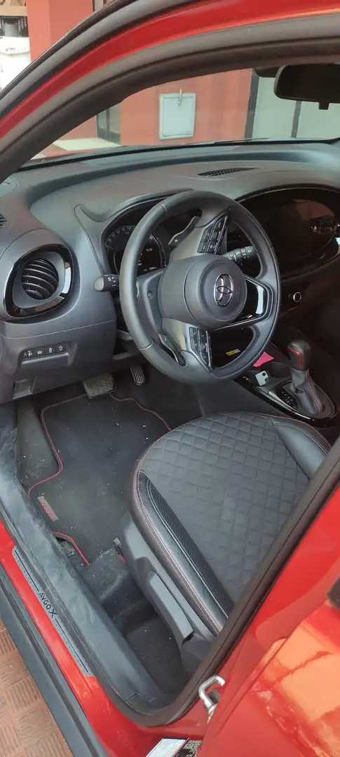Toyota Aygo Aygo X Air X 1.0 Lounge Air 72cv s-cvt Rosso - 2