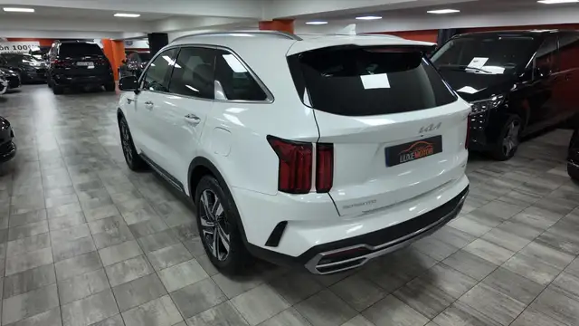 Kia Sorento view 4