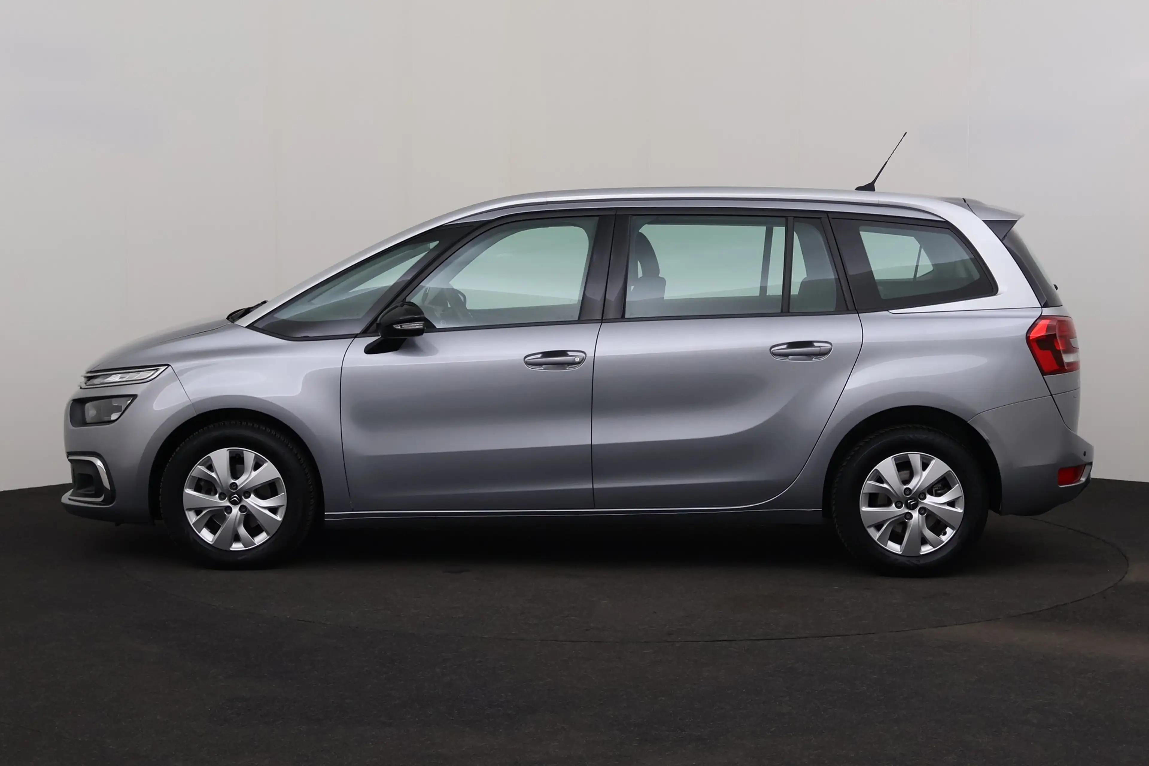 Citroen Spacetourer FEEL 1.2 i EAT8 + A/T + GPS + CARPLAY + PDC + CRUI — photo 2