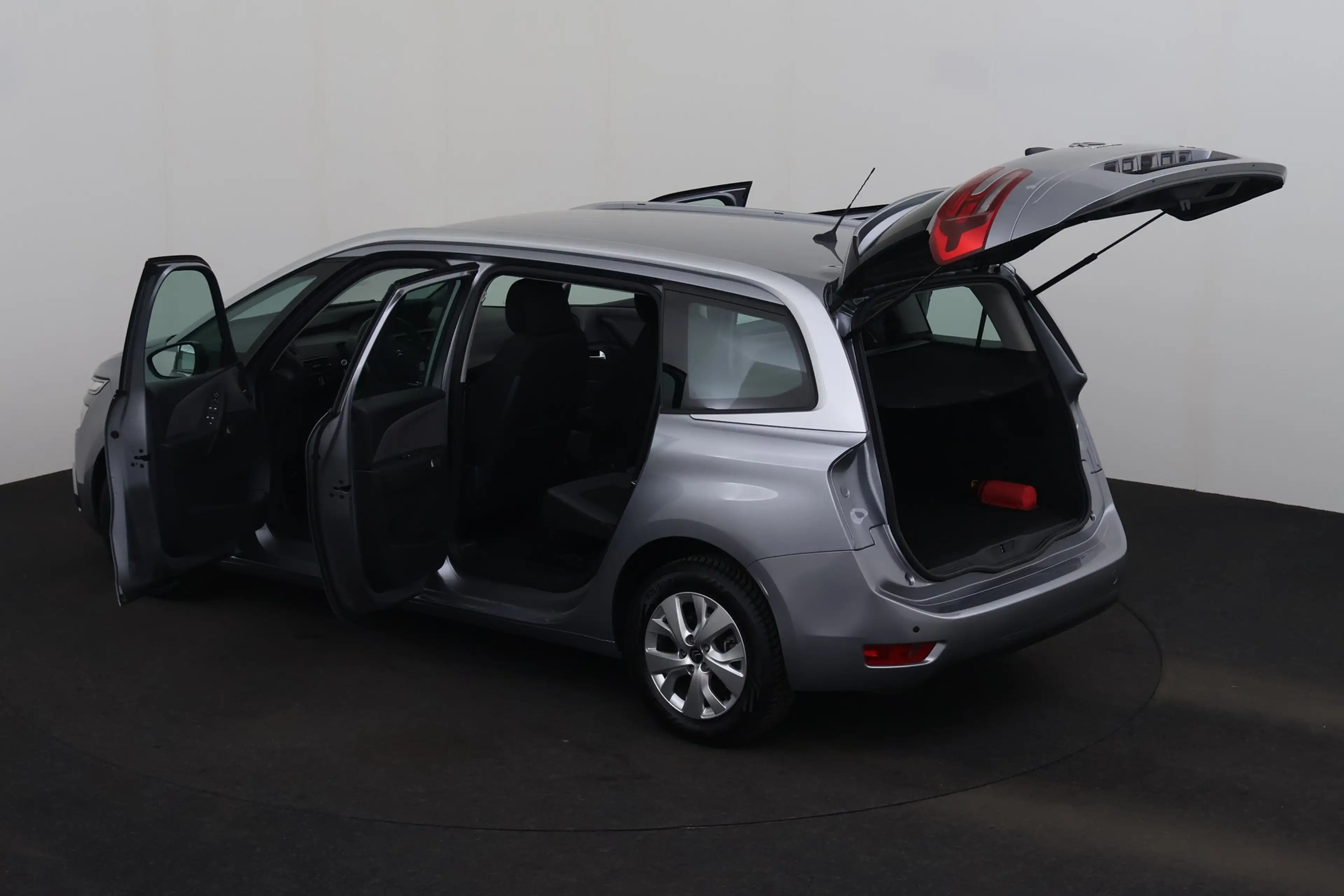 Citroen Spacetourer FEEL 1.2 i EAT8 + A/T + GPS + CARPLAY + PDC + CRUI — photo 8