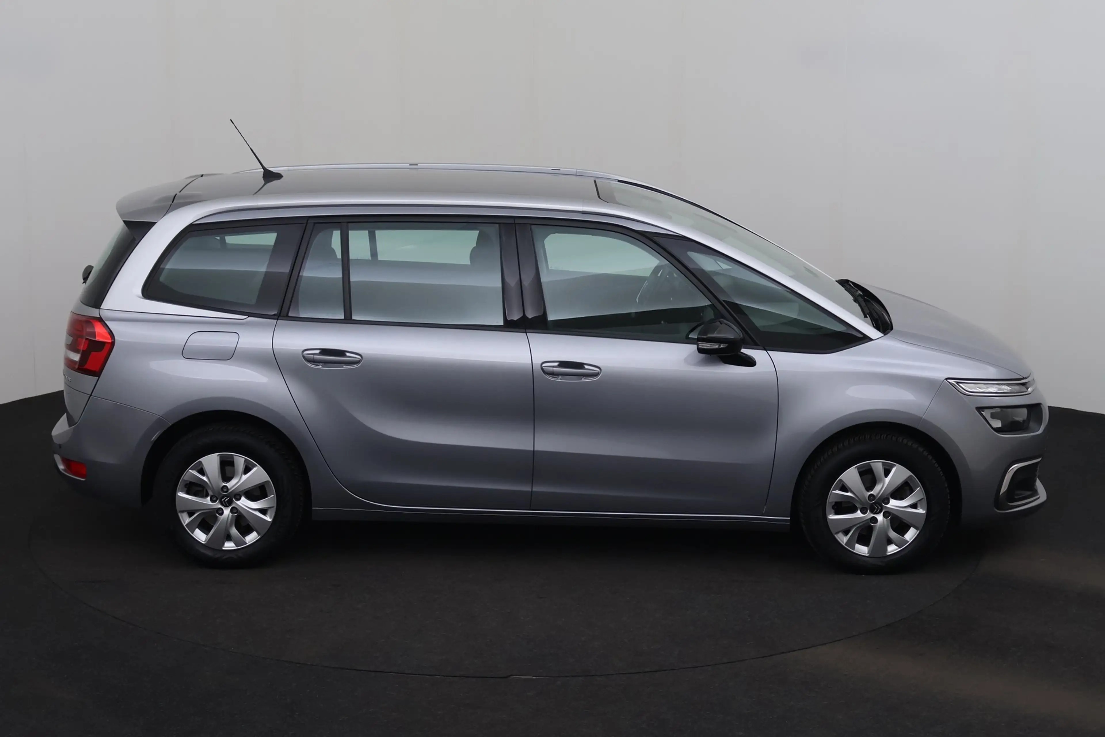 Citroen Spacetourer FEEL 1.2 i EAT8 + A/T + GPS + CARPLAY + PDC + CRUI — photo 5
