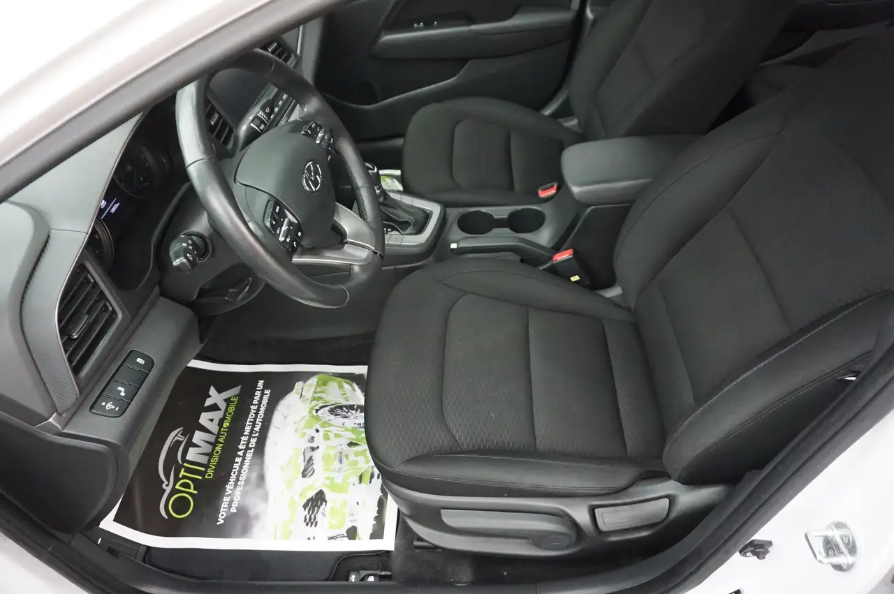 Hyundai ELANTRA снимка Hyundai ELANTRA