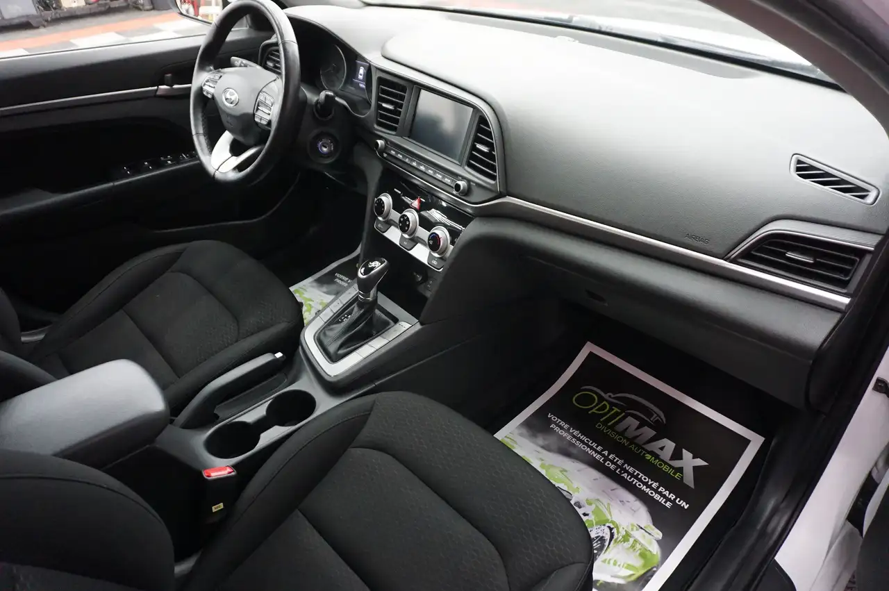 Hyundai ELANTRA снимка Hyundai ELANTRA
