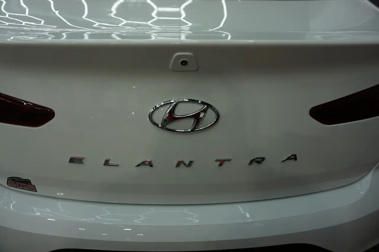 Hyundai ELANTRA снимка Hyundai ELANTRA