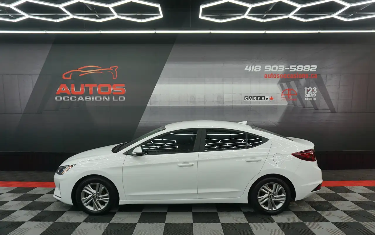 Hyundai ELANTRA снимка Hyundai ELANTRA