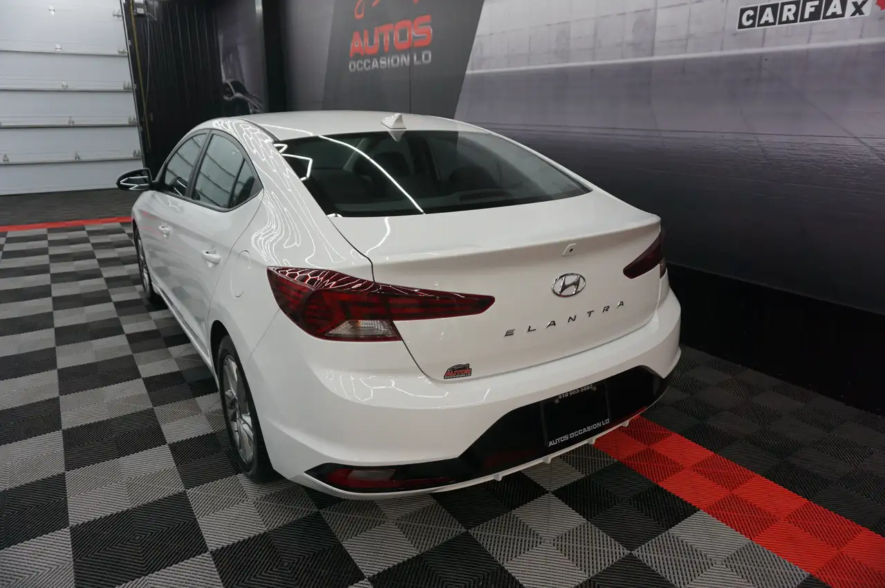 Hyundai ELANTRA снимка Hyundai ELANTRA