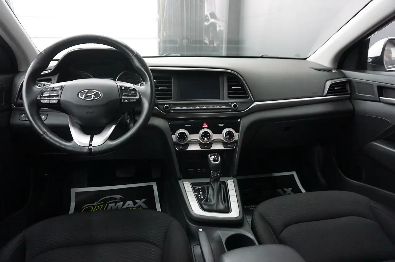 Hyundai ELANTRA снимка Hyundai ELANTRA