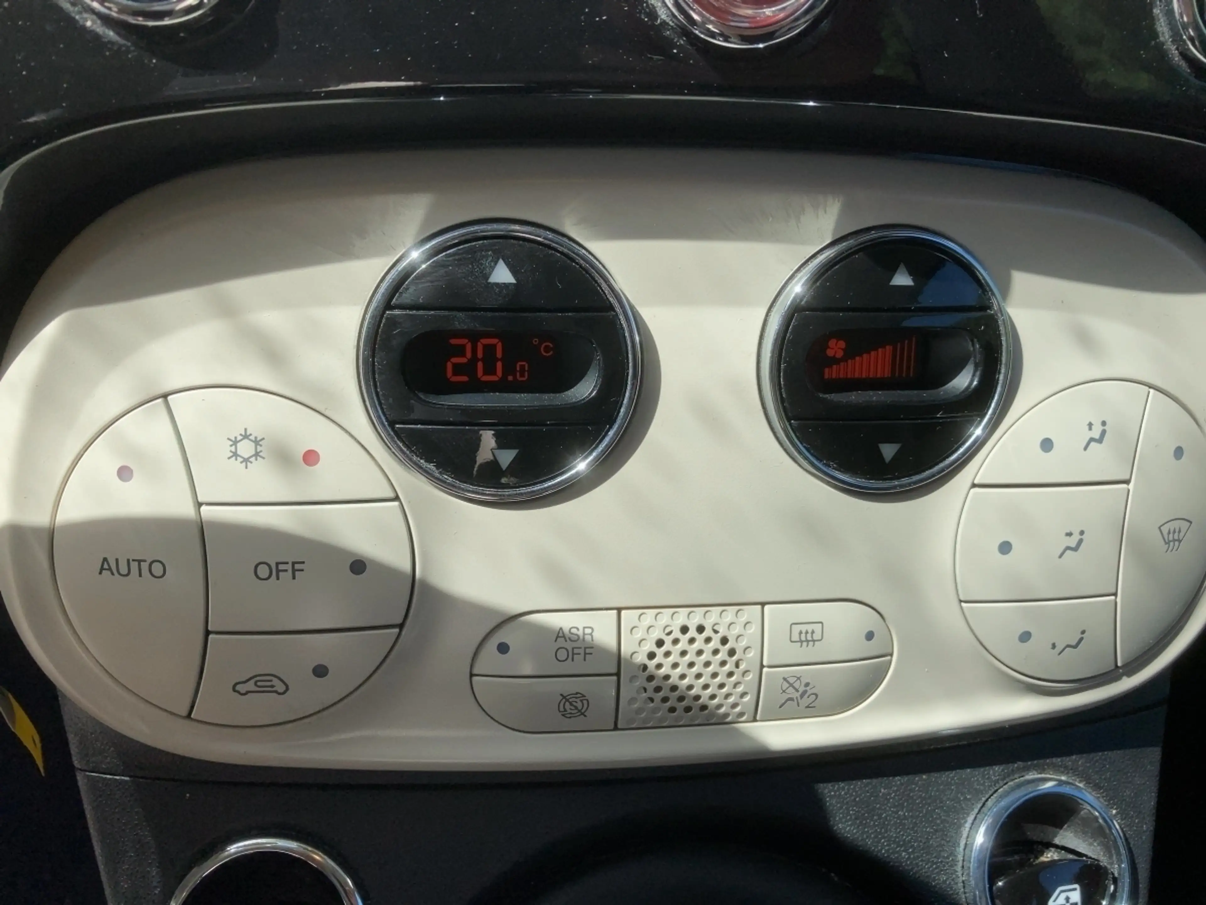 Fiat 500C MY22 1.0 GSE Hybrid DOLCEVITA 51kW — photo 13