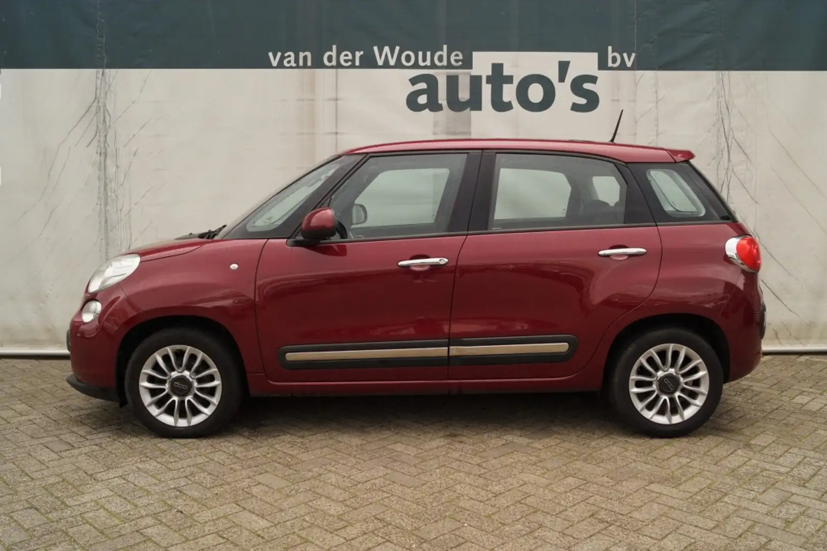 Fiat 500L 0.9 TwinAir 105pk Lounge -PANO-ECC-PDC-NAVI- Rouge - 1