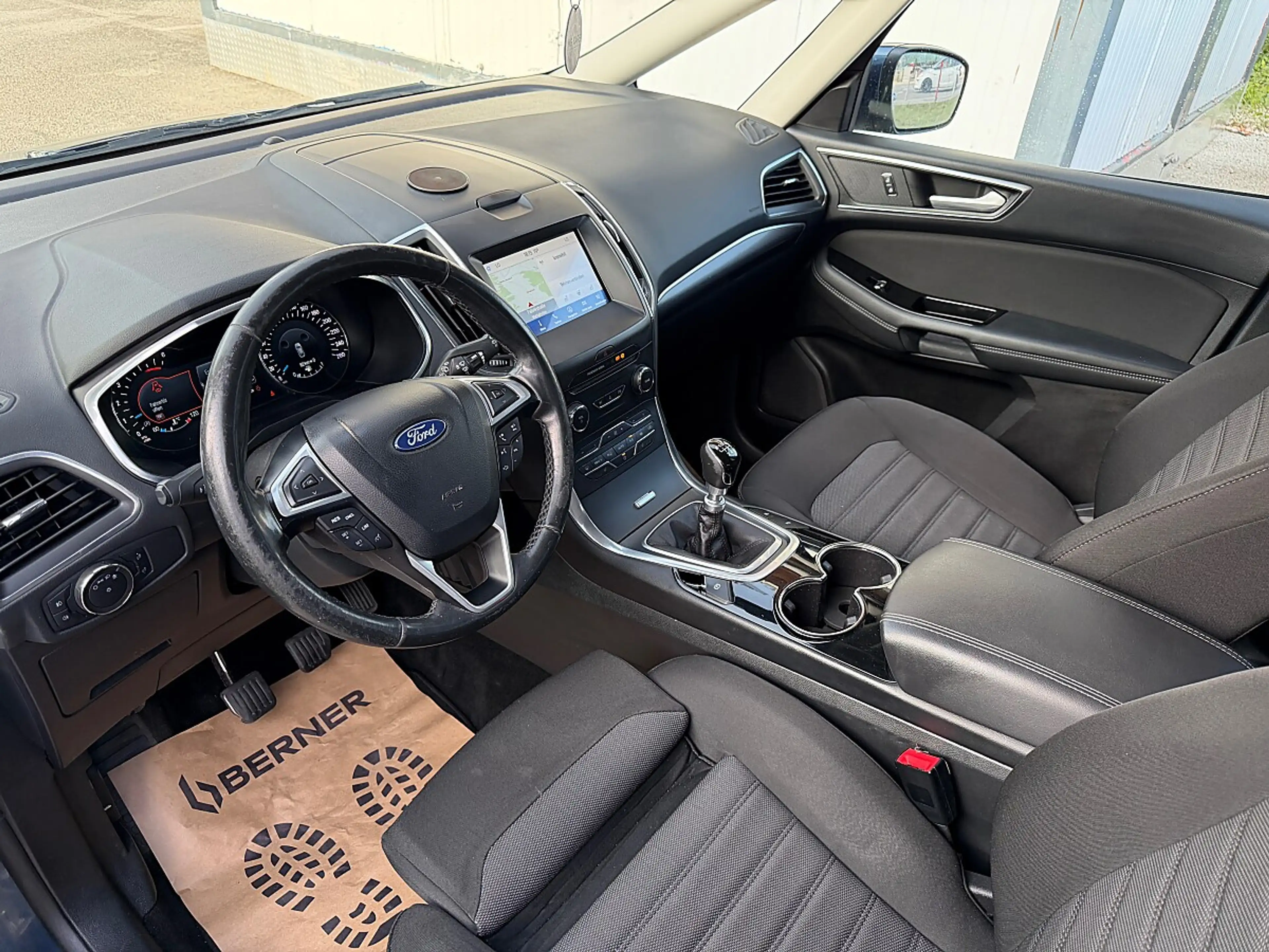 Ford Galaxy 2,0 EcoBlue SCR Titanium — photo 9