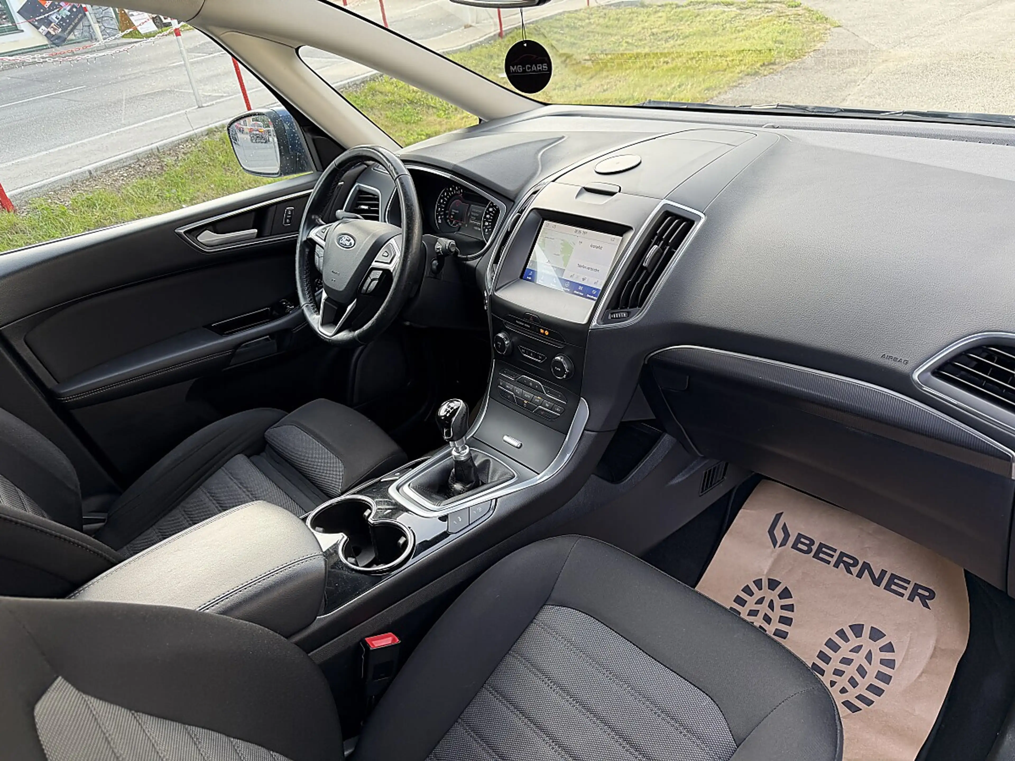 Ford Galaxy 2,0 EcoBlue SCR Titanium — photo 12