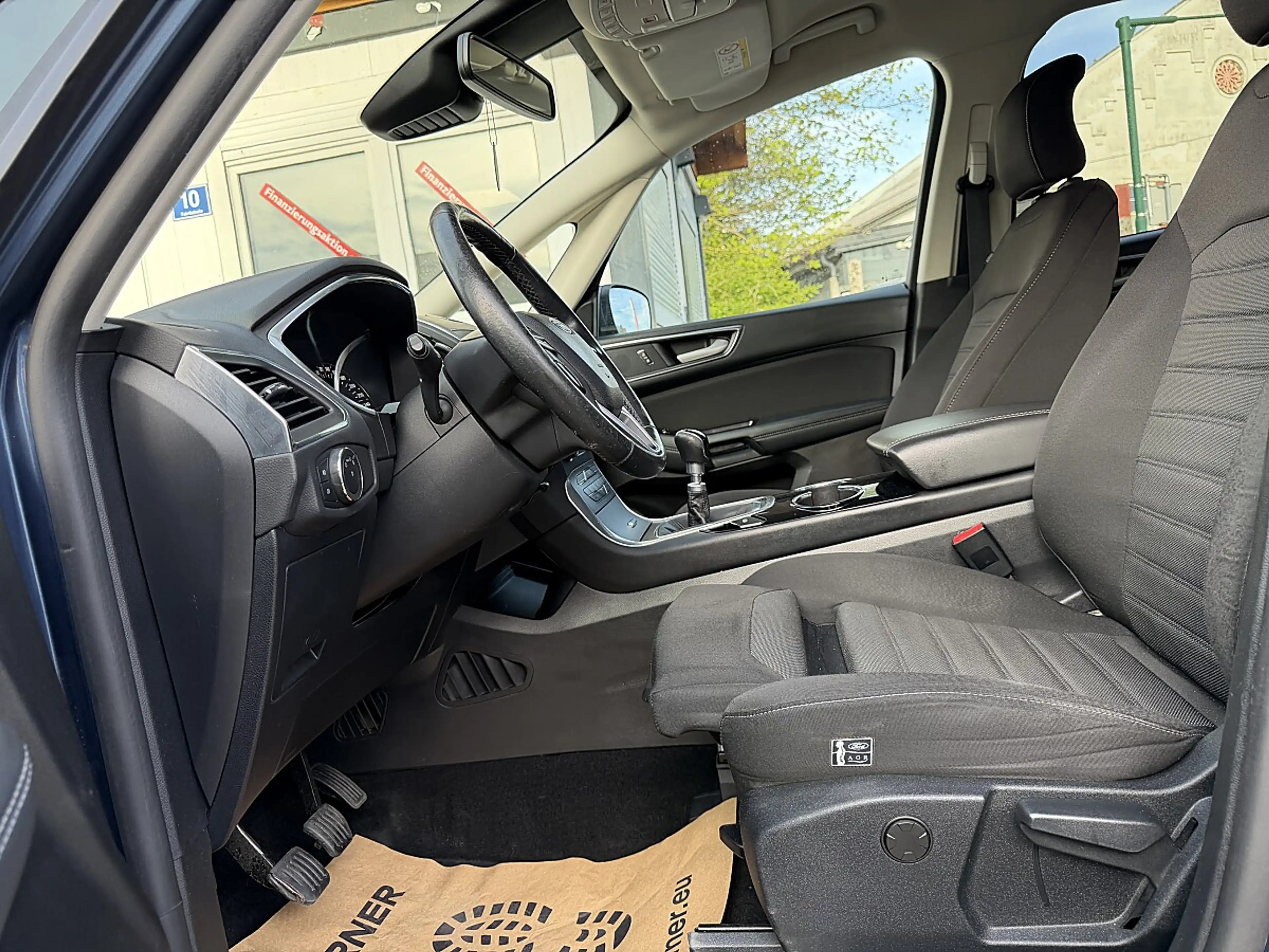 Ford Galaxy 2,0 EcoBlue SCR Titanium — photo 10