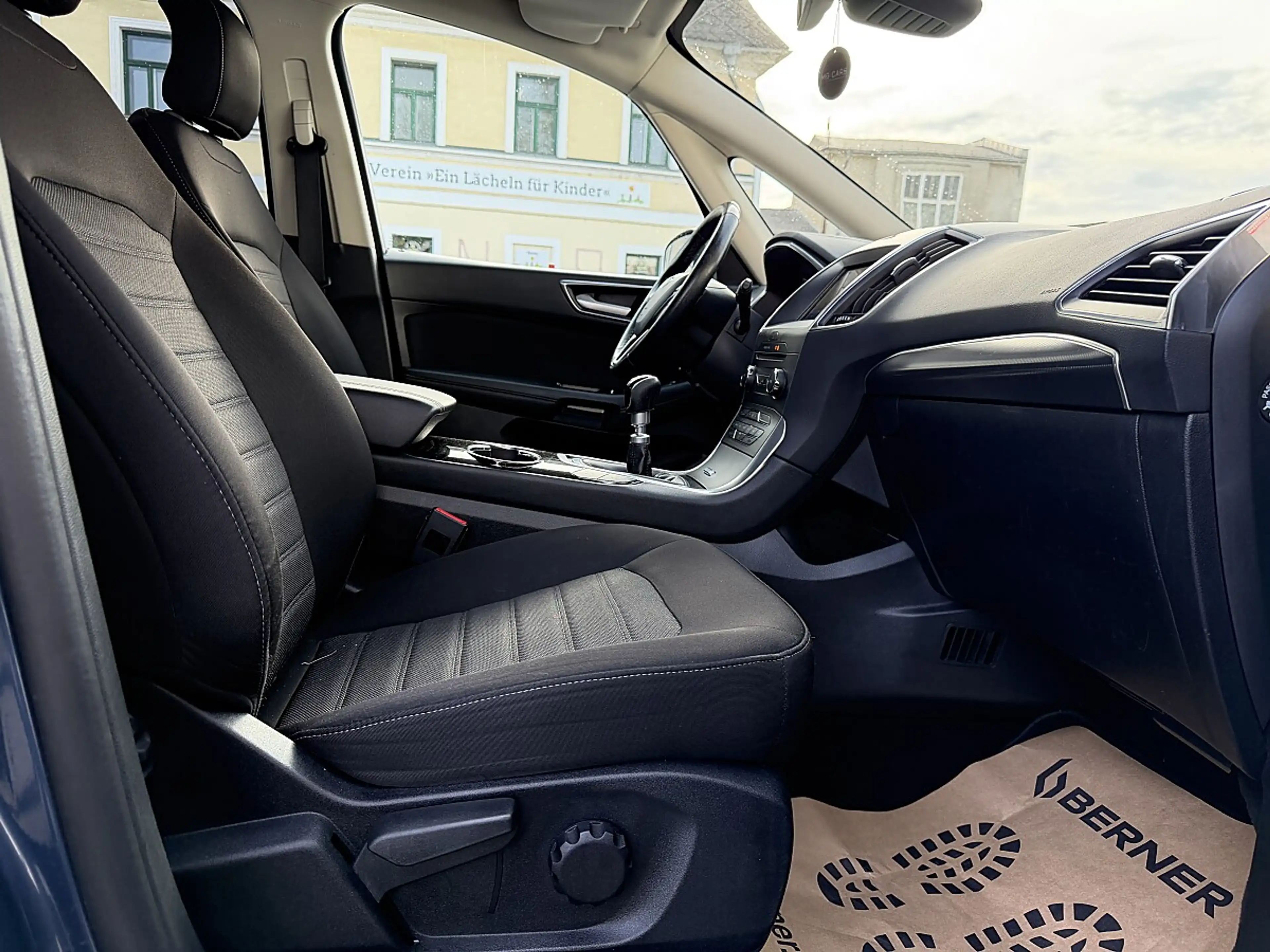 Ford Galaxy 2,0 EcoBlue SCR Titanium — photo 13