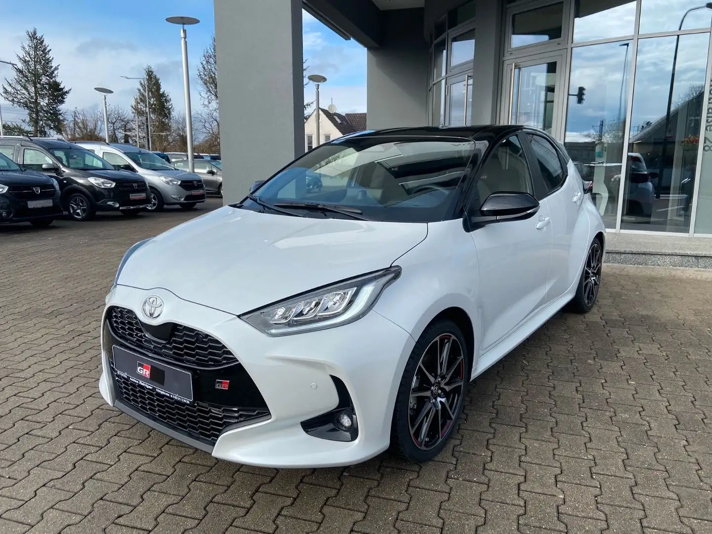 Toyota Yaris Hybrid GR Sport*NEUES MODELL 130PS PDCv+h* Weiß - 1