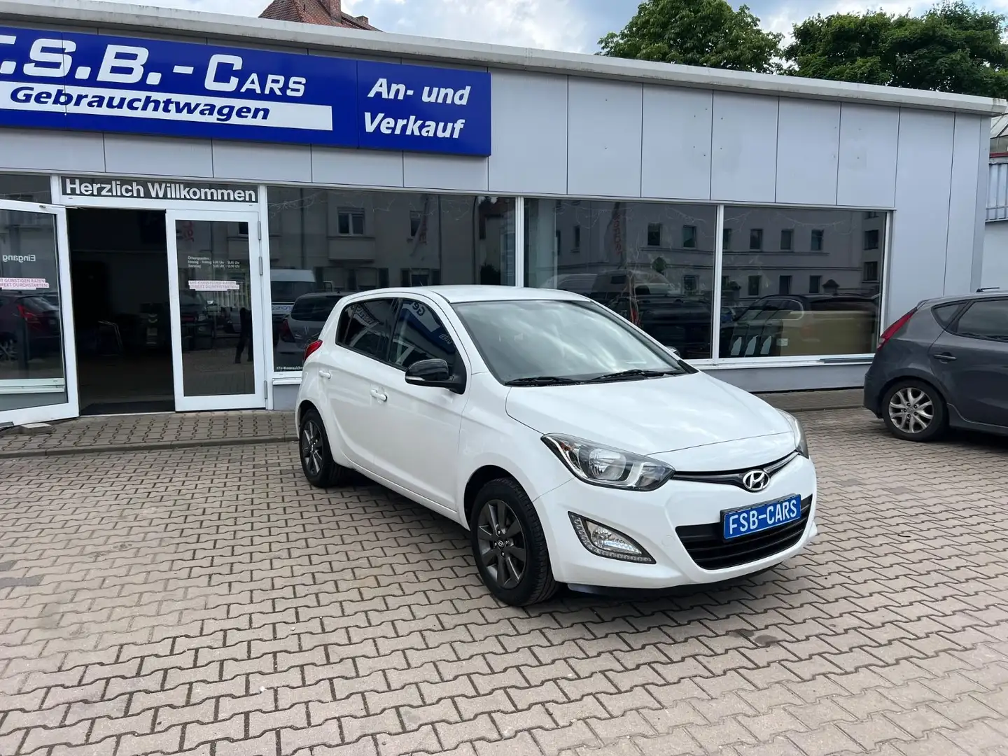 Hyundai i20 FIFA World Cup Edition Wit - 2