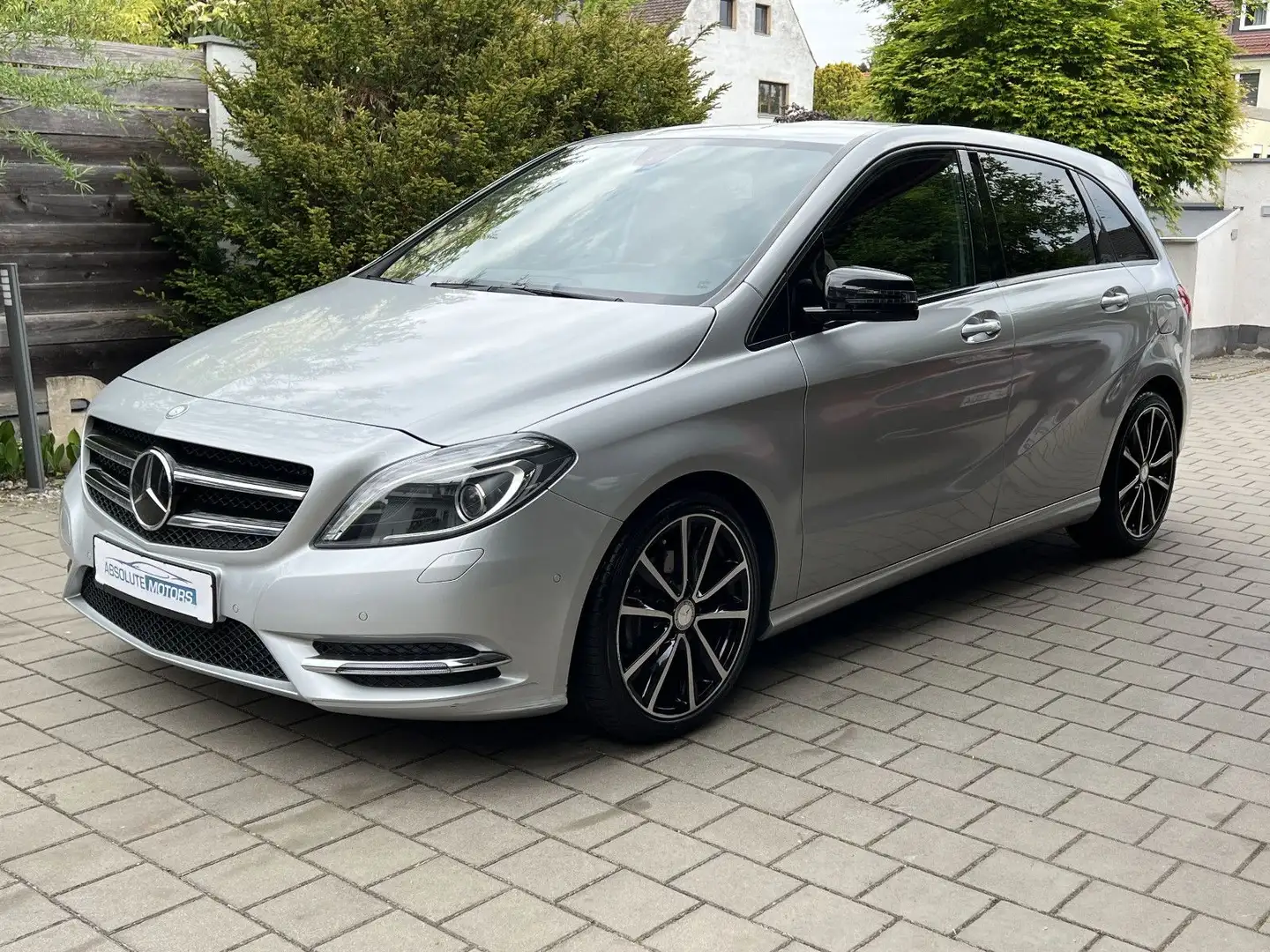Mercedes-Benz B 180 B180 *Navi  *SHZ *Xenon *Alu 18" *MwSt Zilver - 1