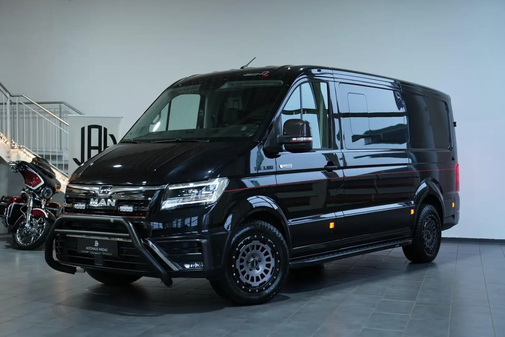 MAN TGE Kasten 3 4x4 Individual Lions S *AUT*LED*STHZ*BOT Schwarz - 1