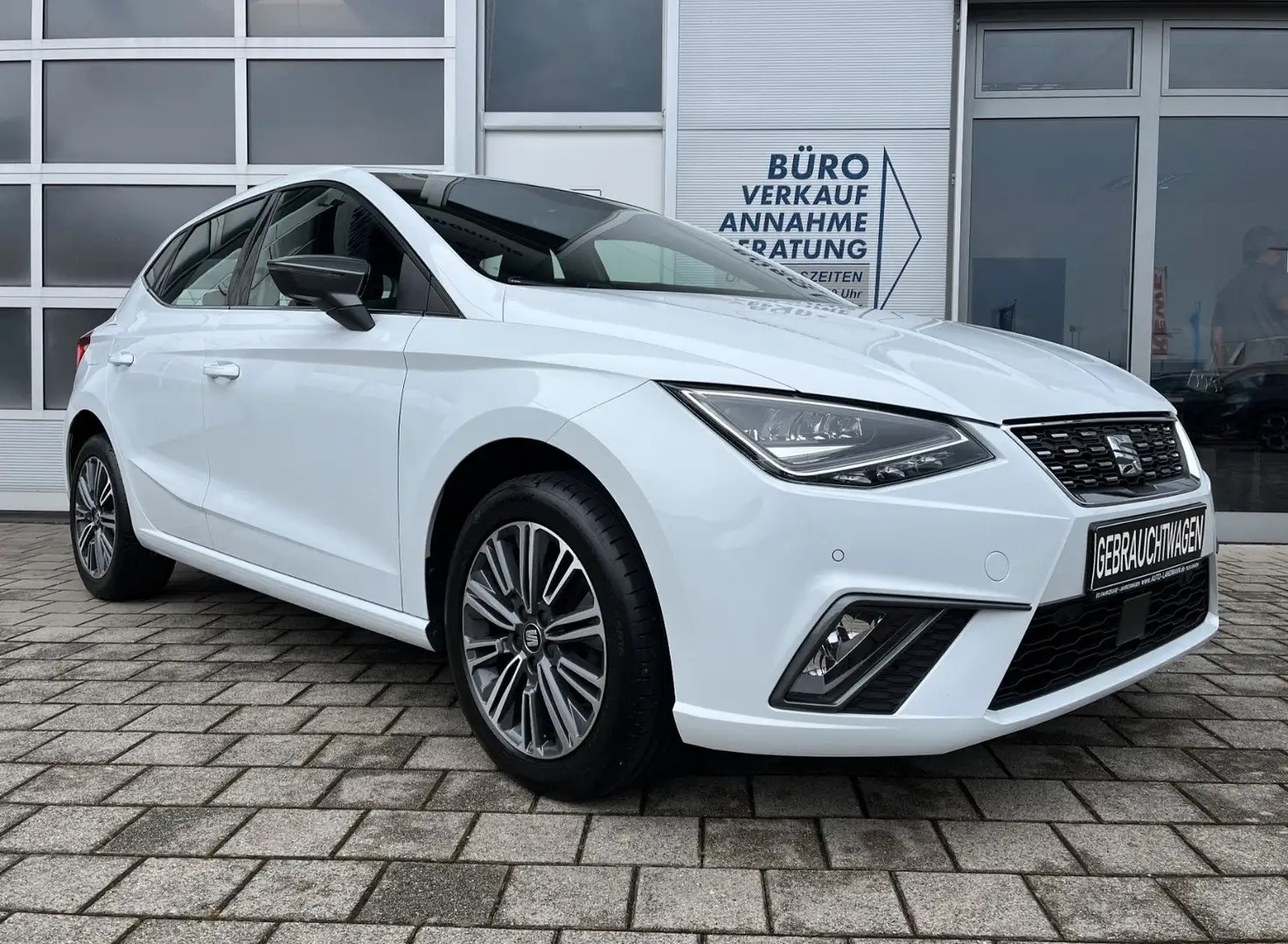 SEAT Ibiza 1.0 TSI XCELLENCE 2HD NAV DAB KAM LED 16" Weiß - 2