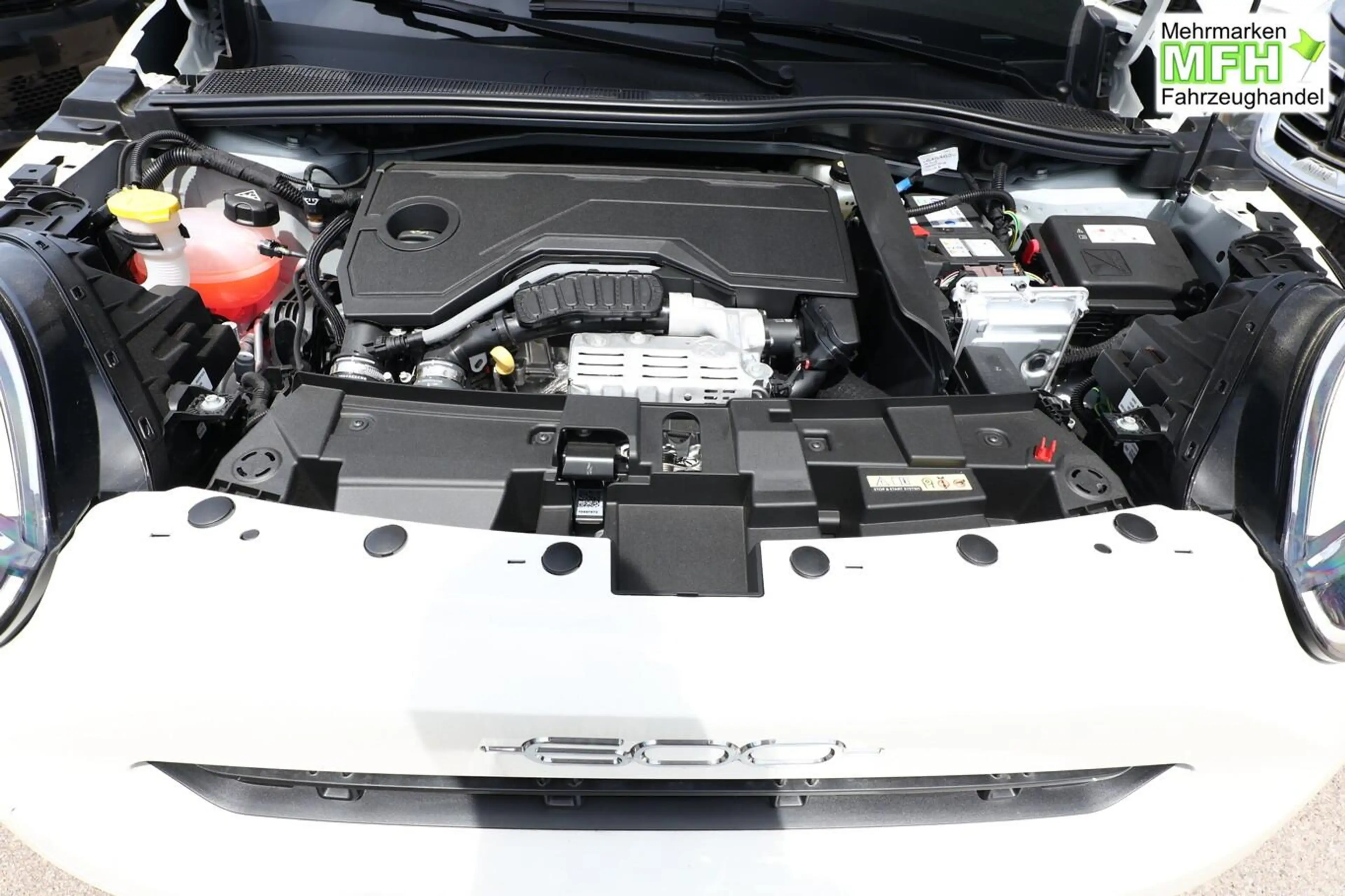 Fiat 600 Hybrid ICON SHZ Keyl Nav Kam 2xPDC LED CarP 100... — photo 11