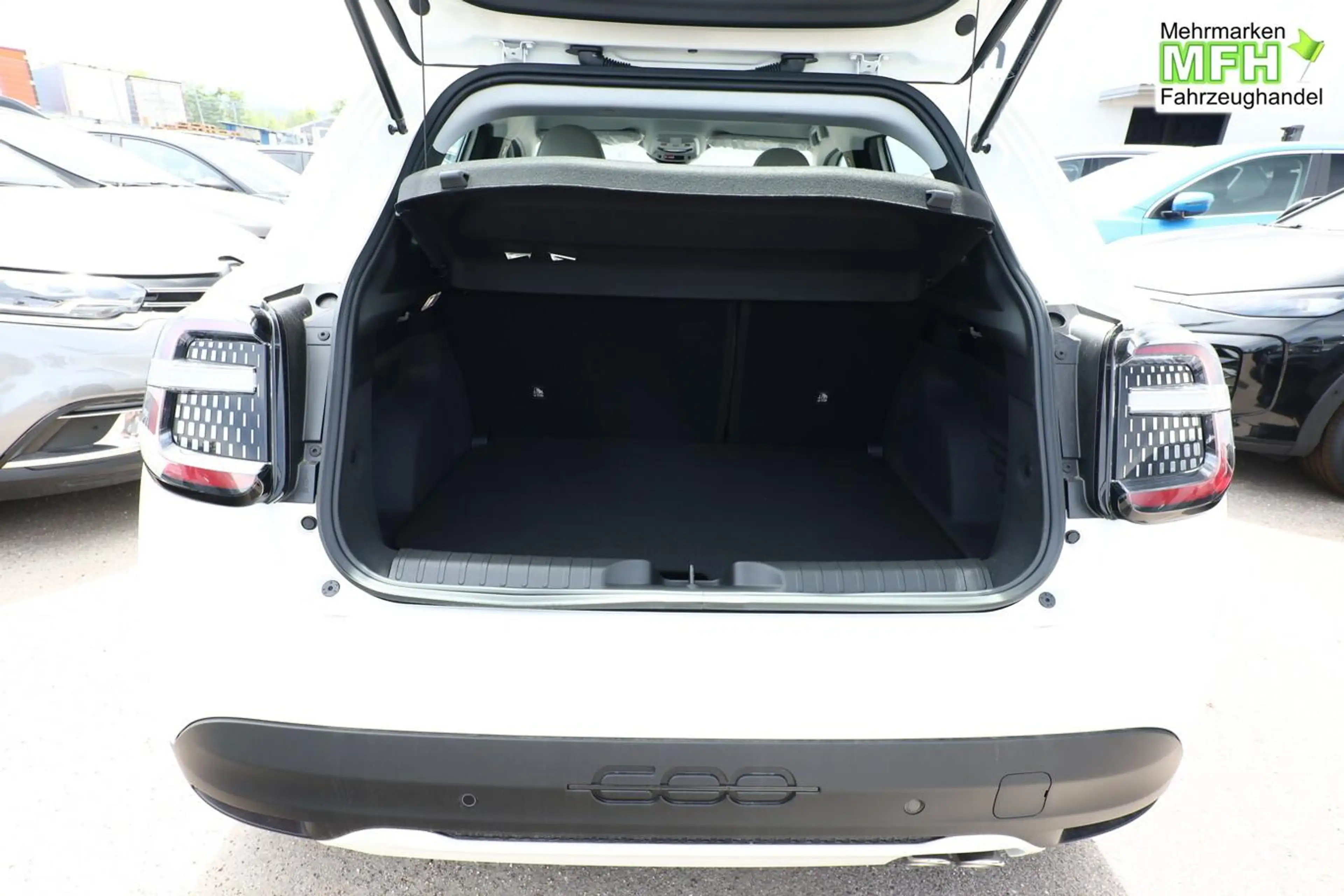 Fiat 600 Hybrid ICON SHZ Keyl Nav Kam 2xPDC LED CarP 100... — photo 10