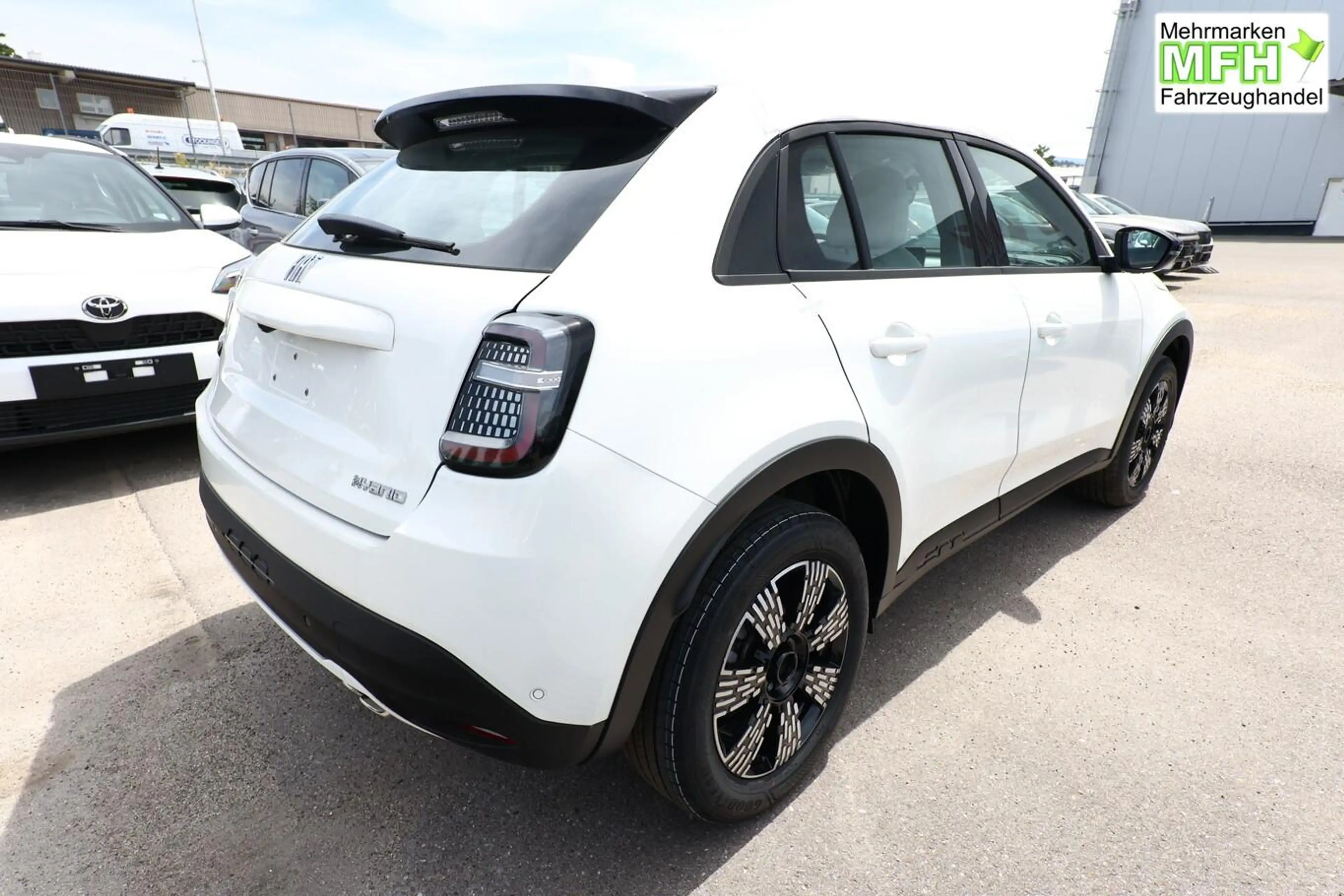 Fiat 600 Hybrid ICON SHZ Keyl Nav Kam 2xPDC LED CarP 100... — photo 2