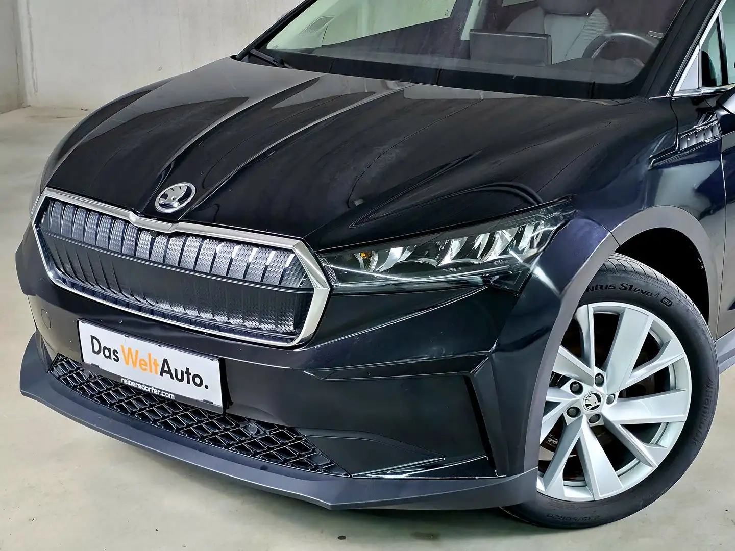 Skoda Enyaq 80 Schwarz - 2