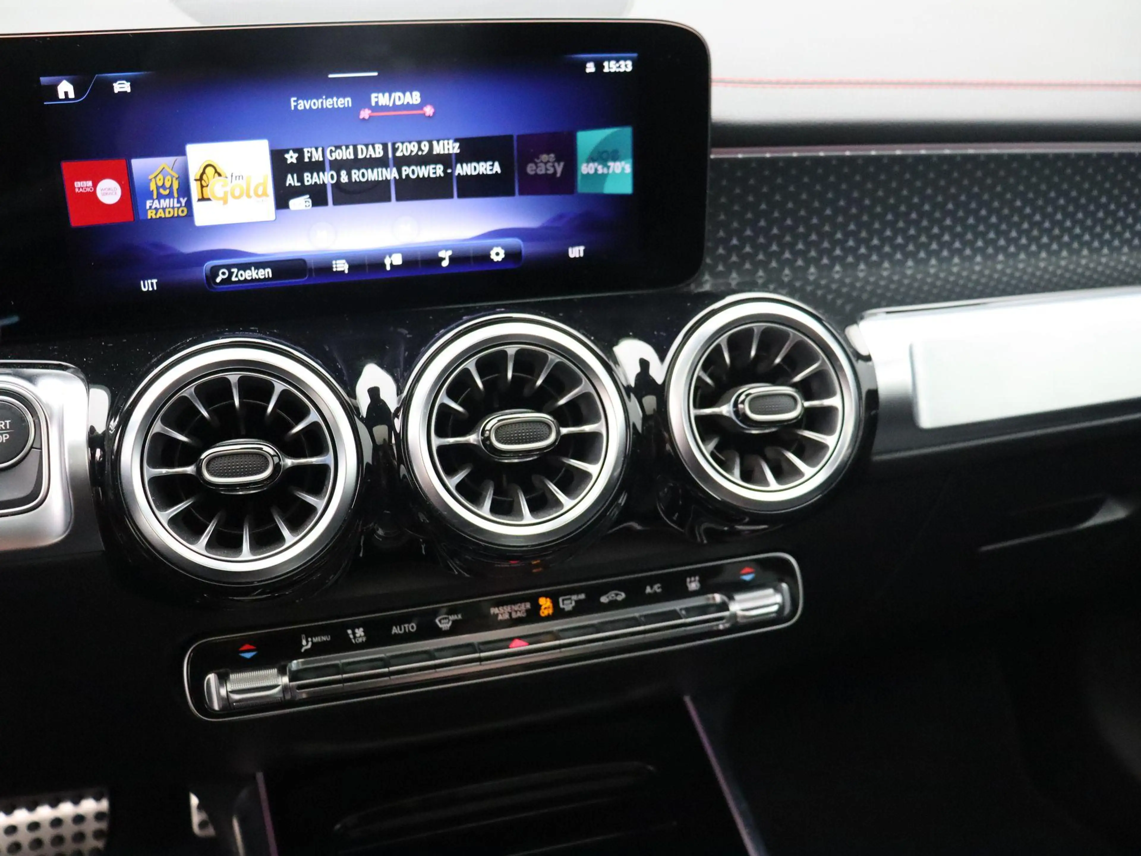 Mercedes-Benz EQB 250 250+ AMG Line + PANORAMISCH DAK + BURMESTER + CARP — photo 13