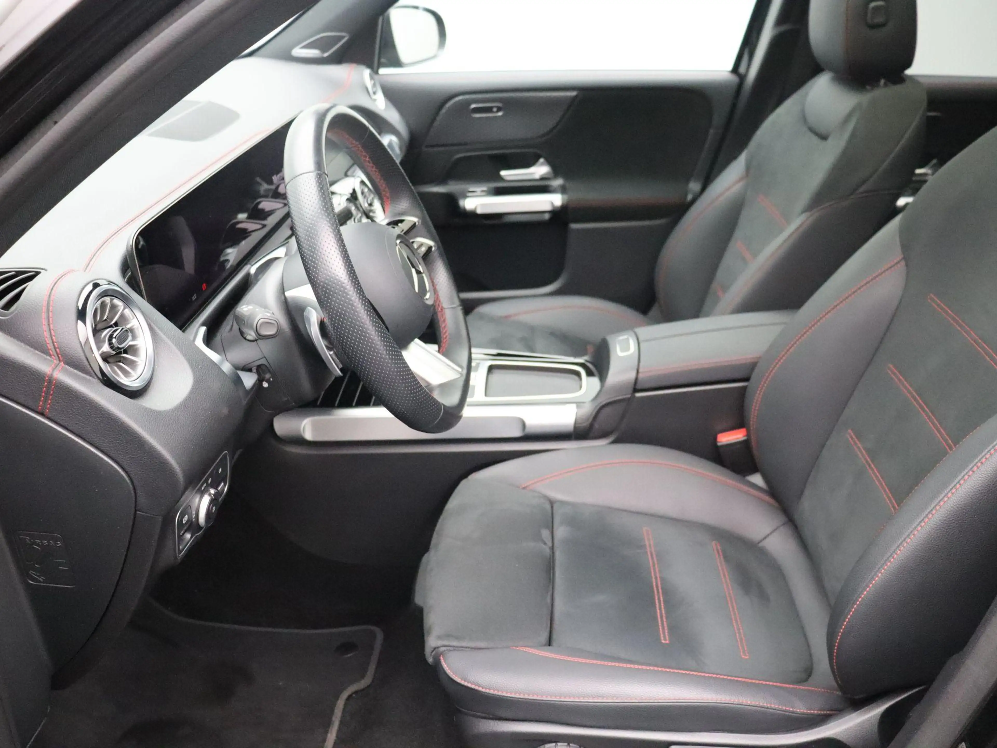 Mercedes-Benz EQB 250 250+ AMG Line + PANORAMISCH DAK + BURMESTER + CARP — photo 11