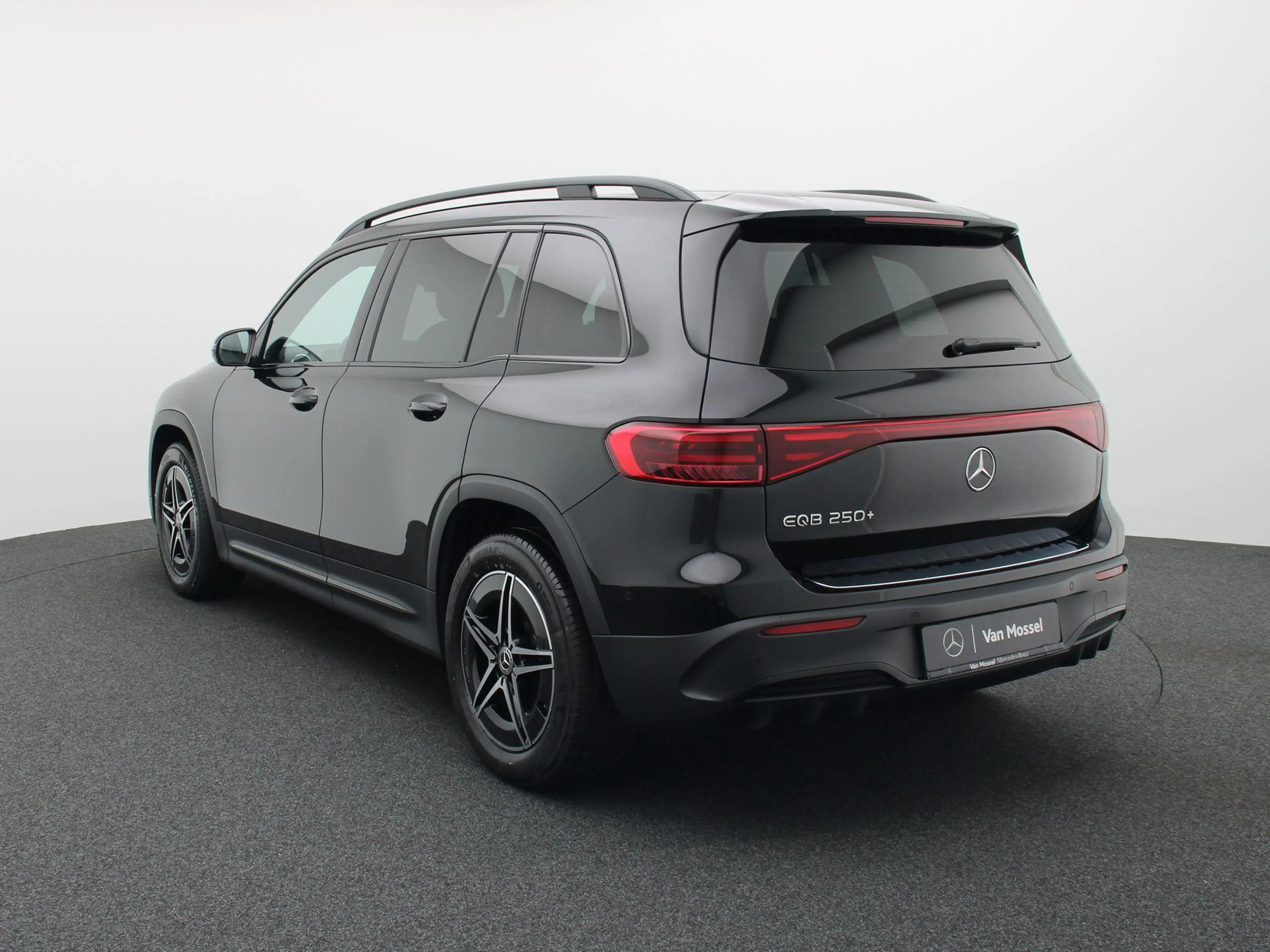 Mercedes-Benz EQB 250 250+ AMG Line + PANORAMISCH DAK + BURMESTER + CARP — photo 2