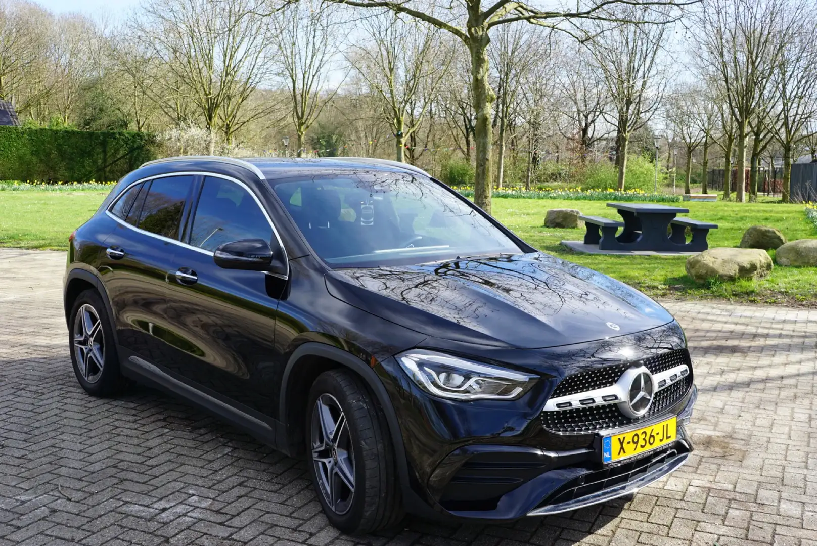 Mercedes-Benz GLA 200 AMG Line Schwarz - 1