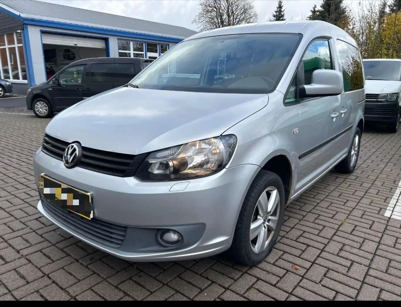 Volkswagen Caddy 1.6 TDI Roncalli 1 Hand PDC SHZ LM Klima Silber - 1